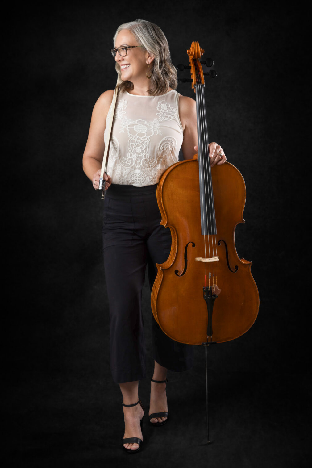cellist musician headshot barrington il melissa quartet parapluie5