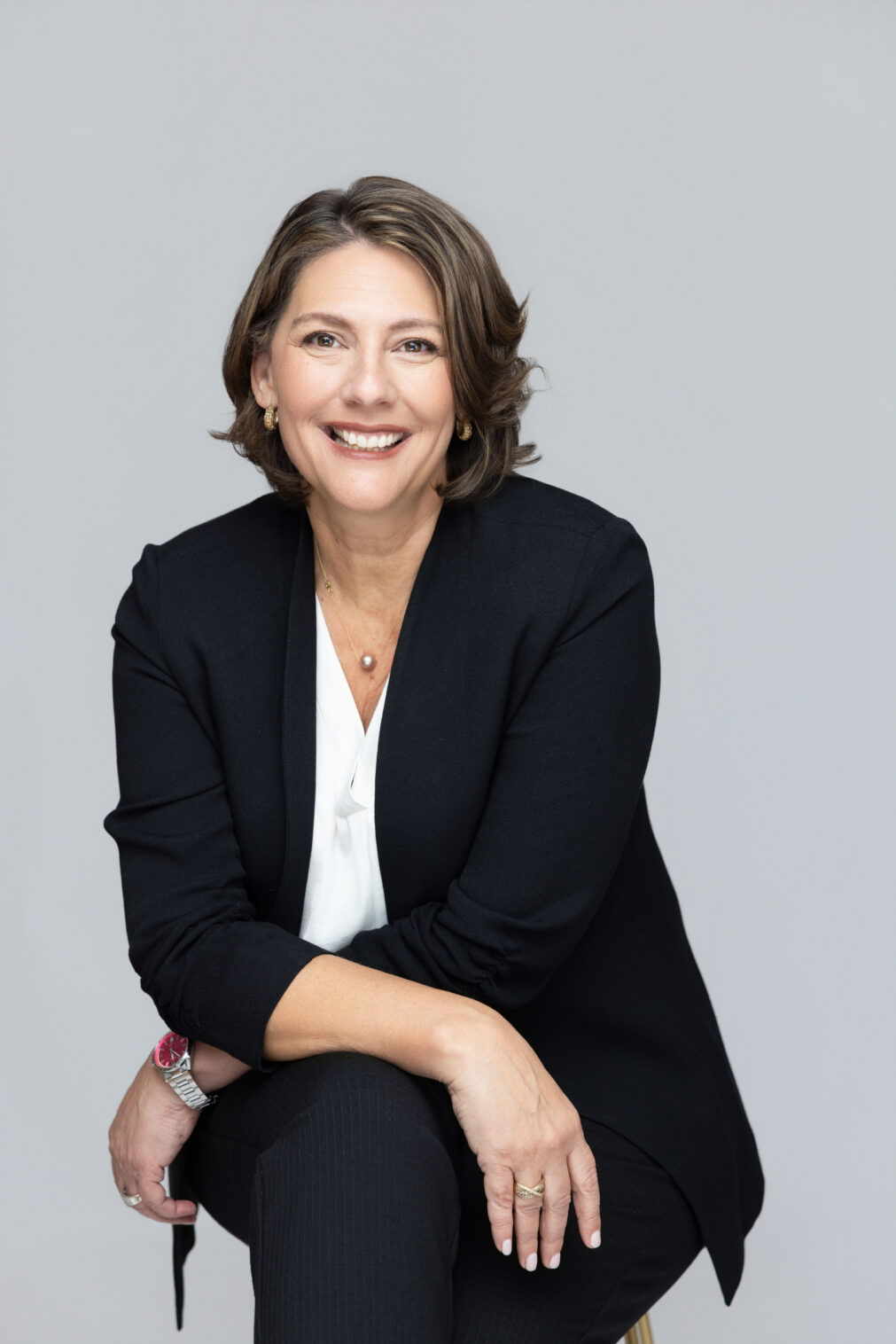 Modern professional headshot of an IT worker in Chicago with clean lighting and a contemporary look.