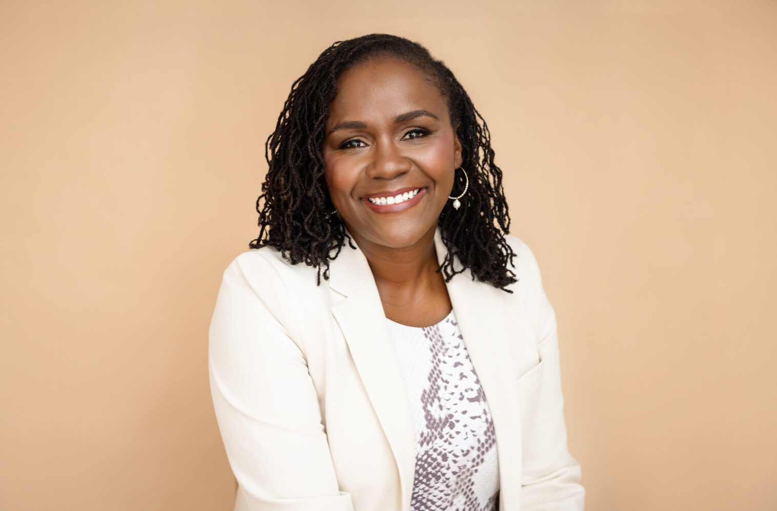 chicago executive headshot  on a tan background